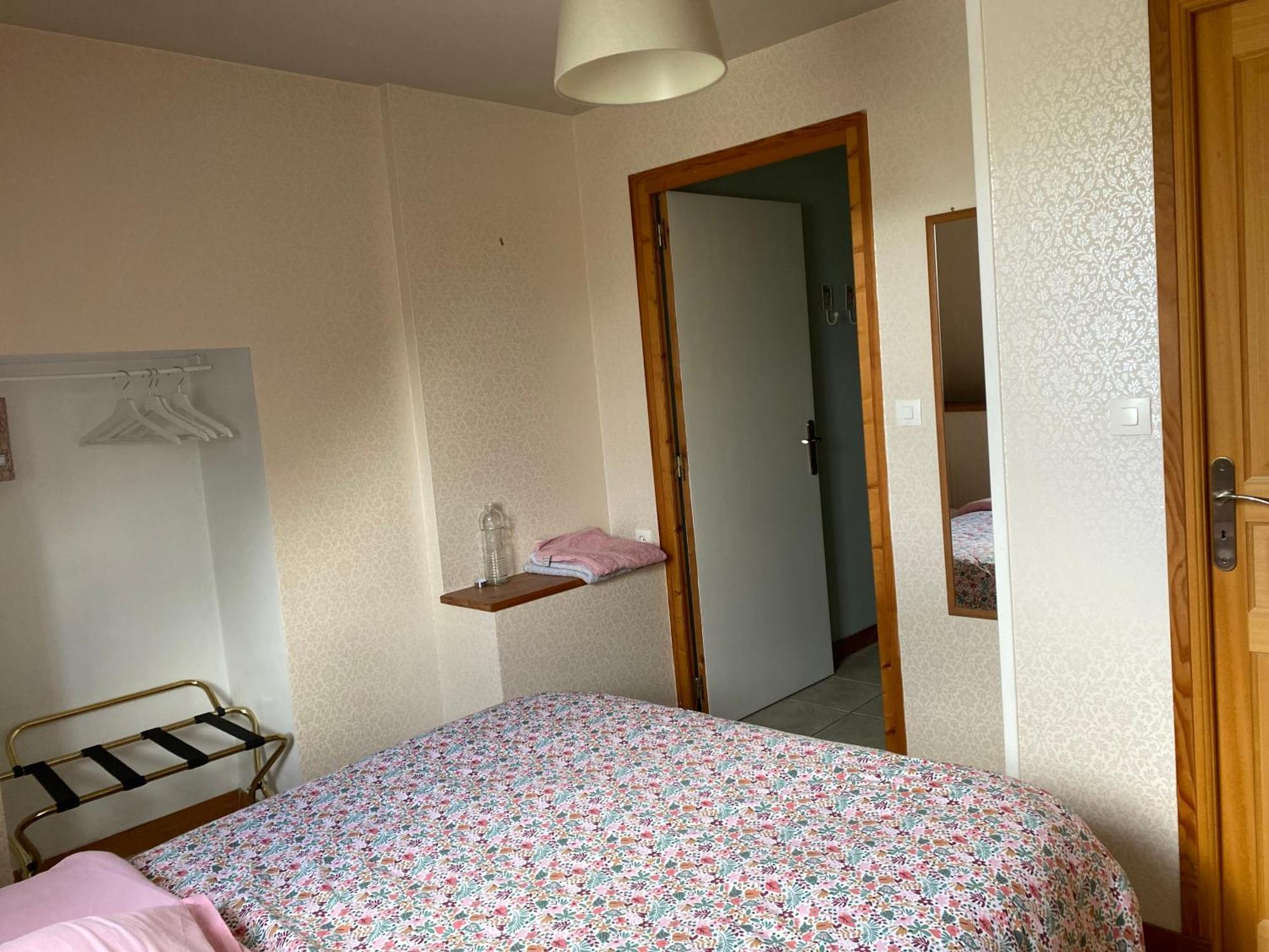 Chambre De Rose - Le Refuge Des Parachutistes - En Bordure Du Marais Neuville-au-Plain Exteriör bild
